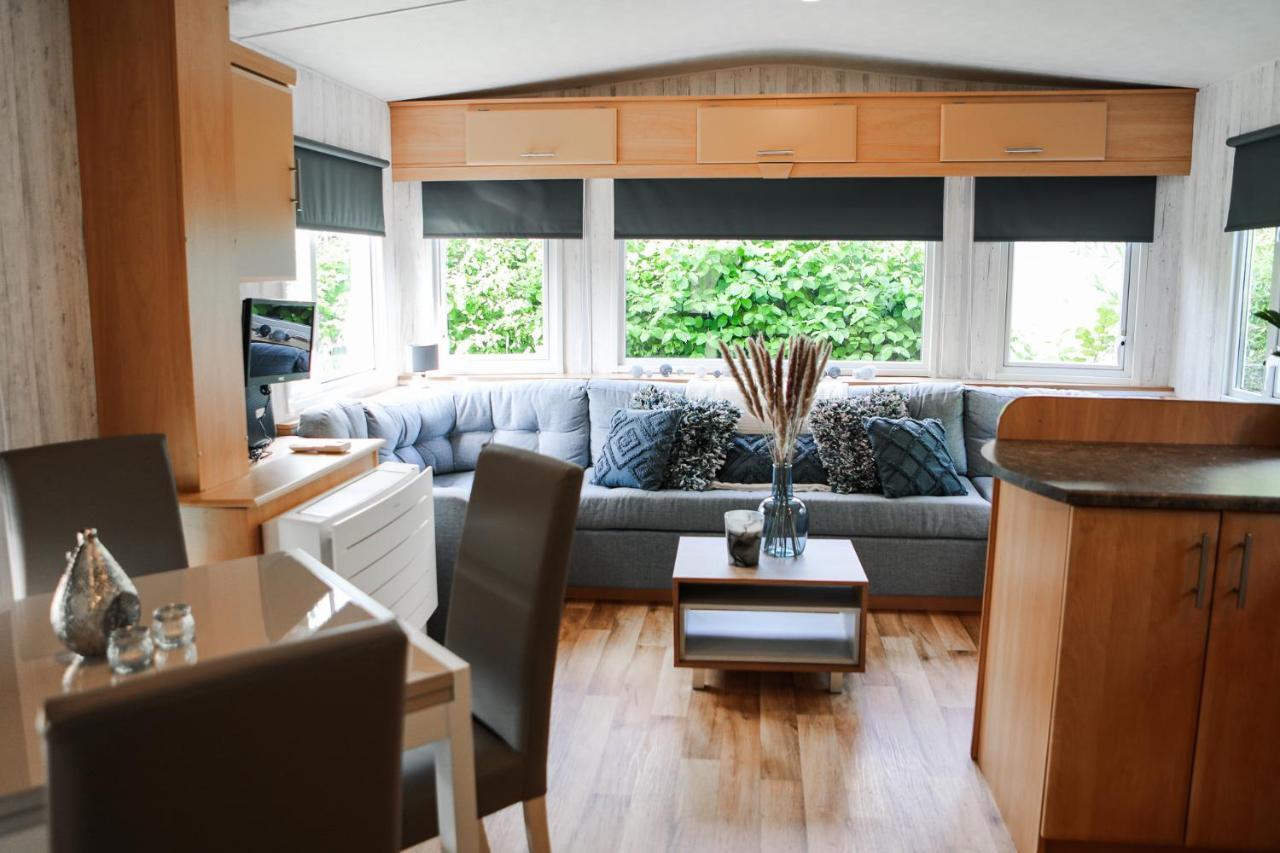 Chalet Op 5* Camping De Paardekreek Kortgene Exteriör bild