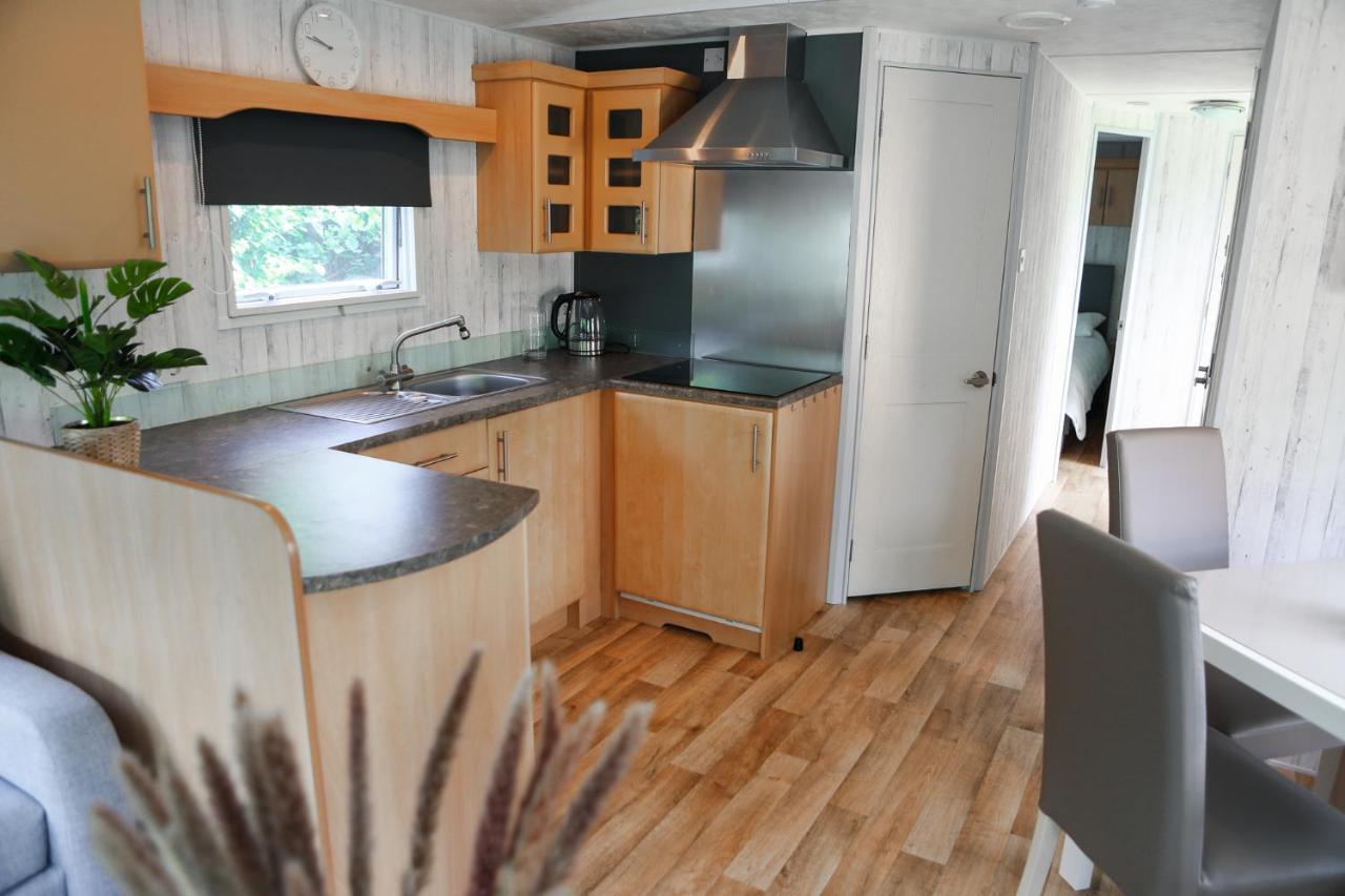 Chalet Op 5* Camping De Paardekreek Kortgene Exteriör bild