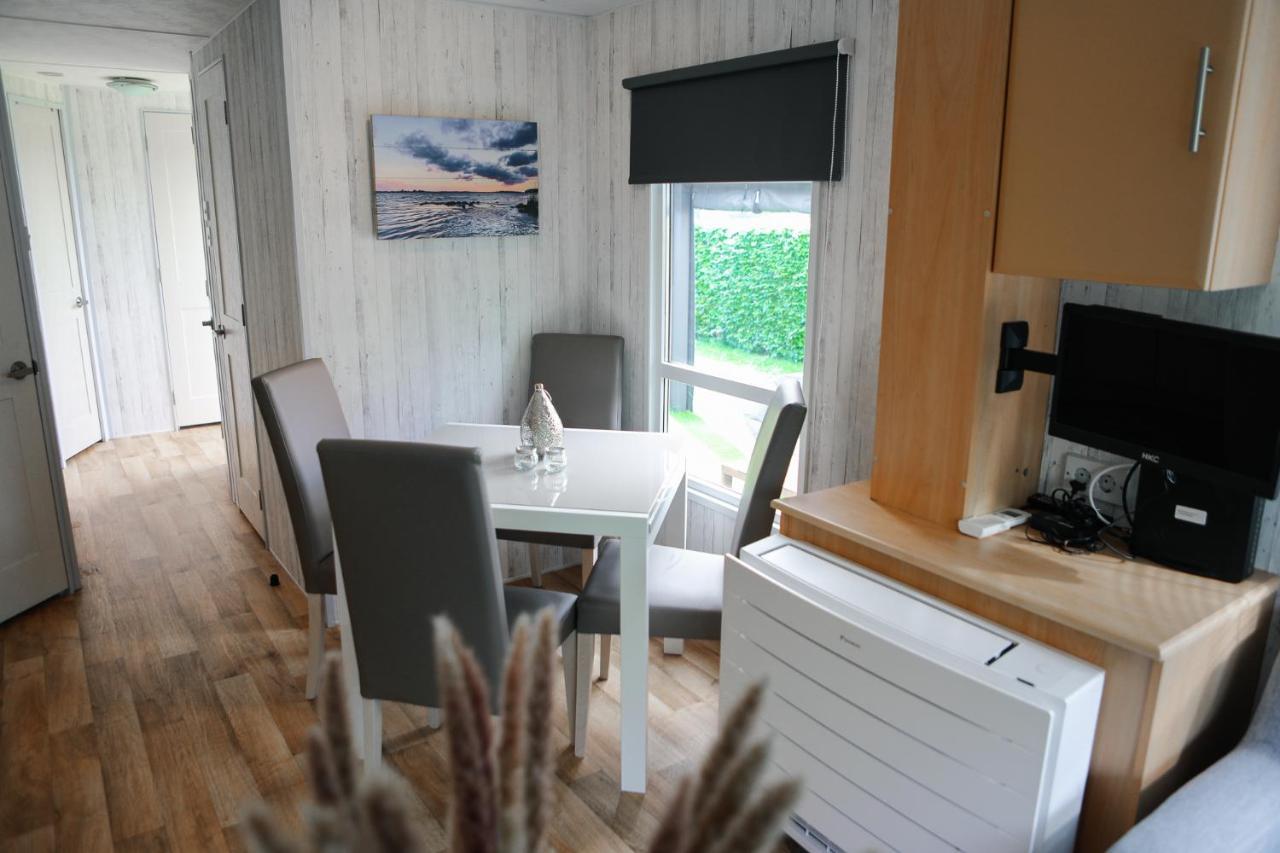 Chalet Op 5* Camping De Paardekreek Kortgene Exteriör bild