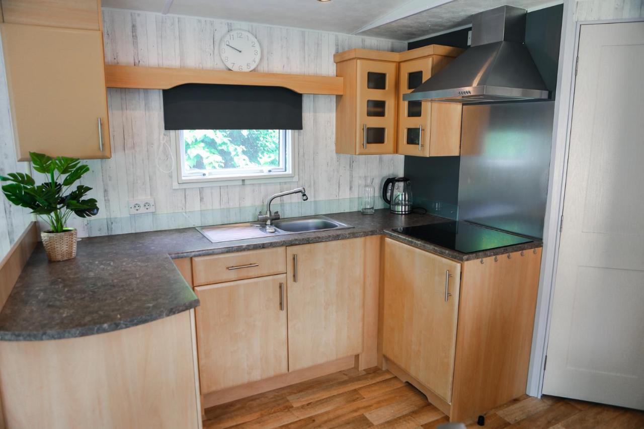 Chalet Op 5* Camping De Paardekreek Kortgene Exteriör bild