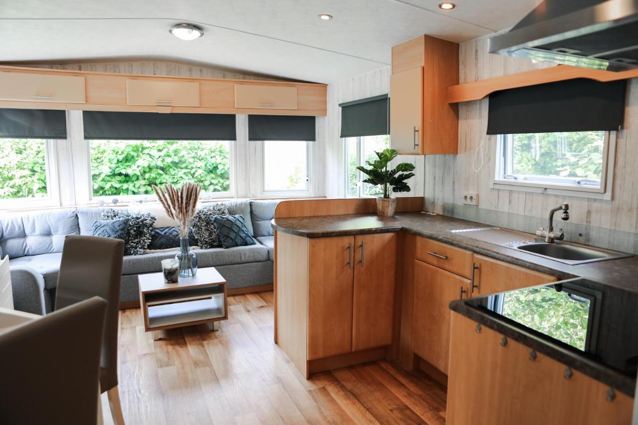Chalet Op 5* Camping De Paardekreek Kortgene Exteriör bild