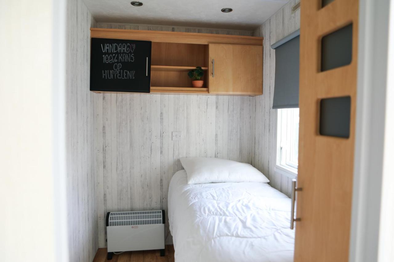 Chalet Op 5* Camping De Paardekreek Kortgene Exteriör bild