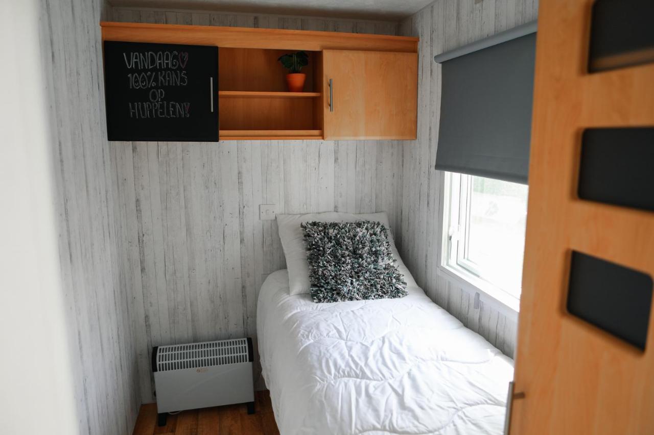 Chalet Op 5* Camping De Paardekreek Kortgene Exteriör bild