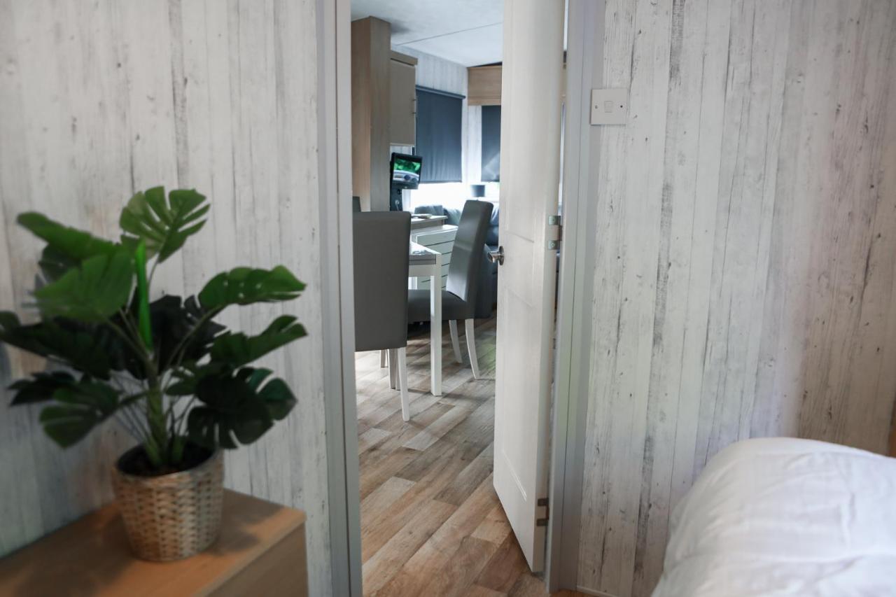 Chalet Op 5* Camping De Paardekreek Kortgene Exteriör bild