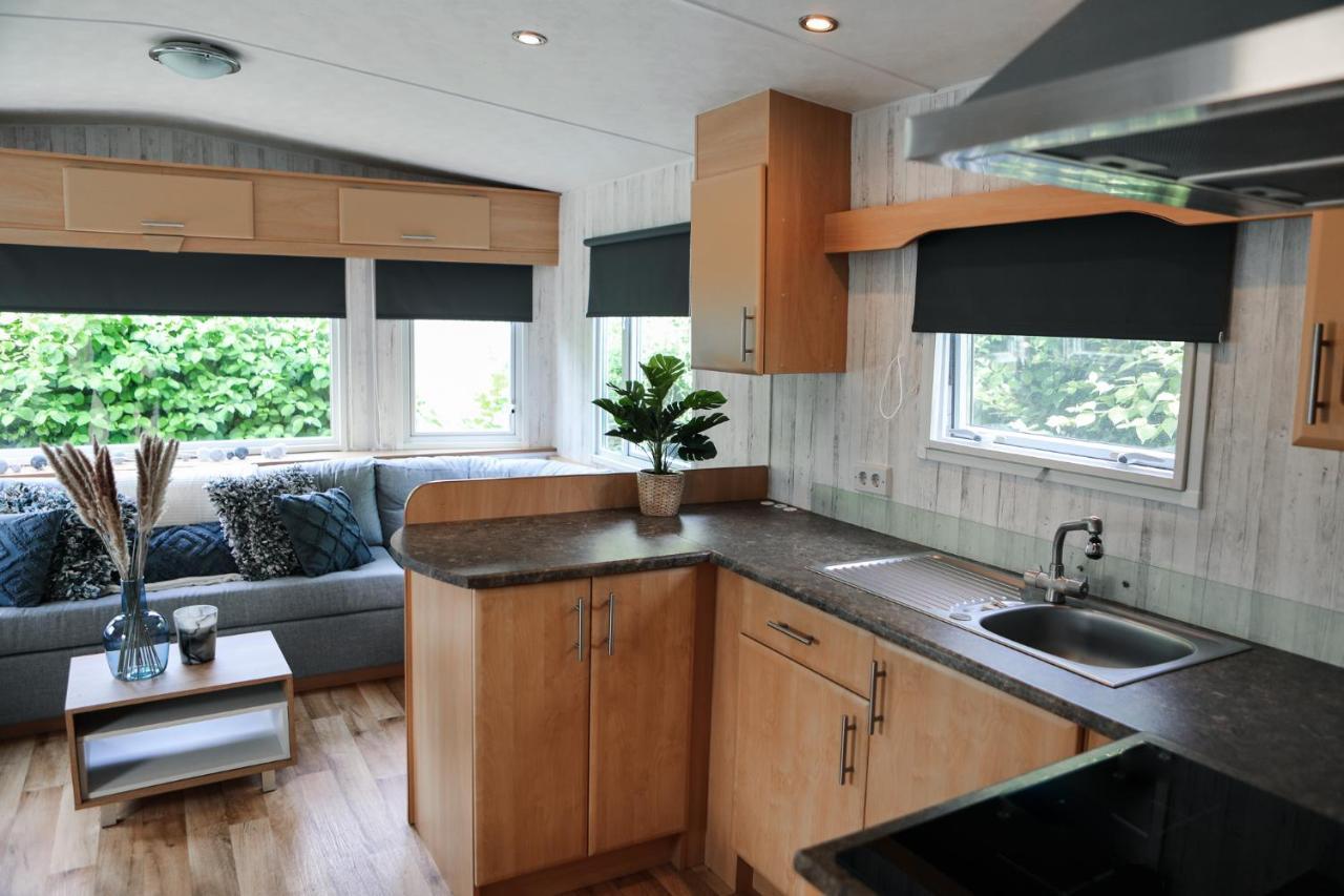 Chalet Op 5* Camping De Paardekreek Kortgene Exteriör bild