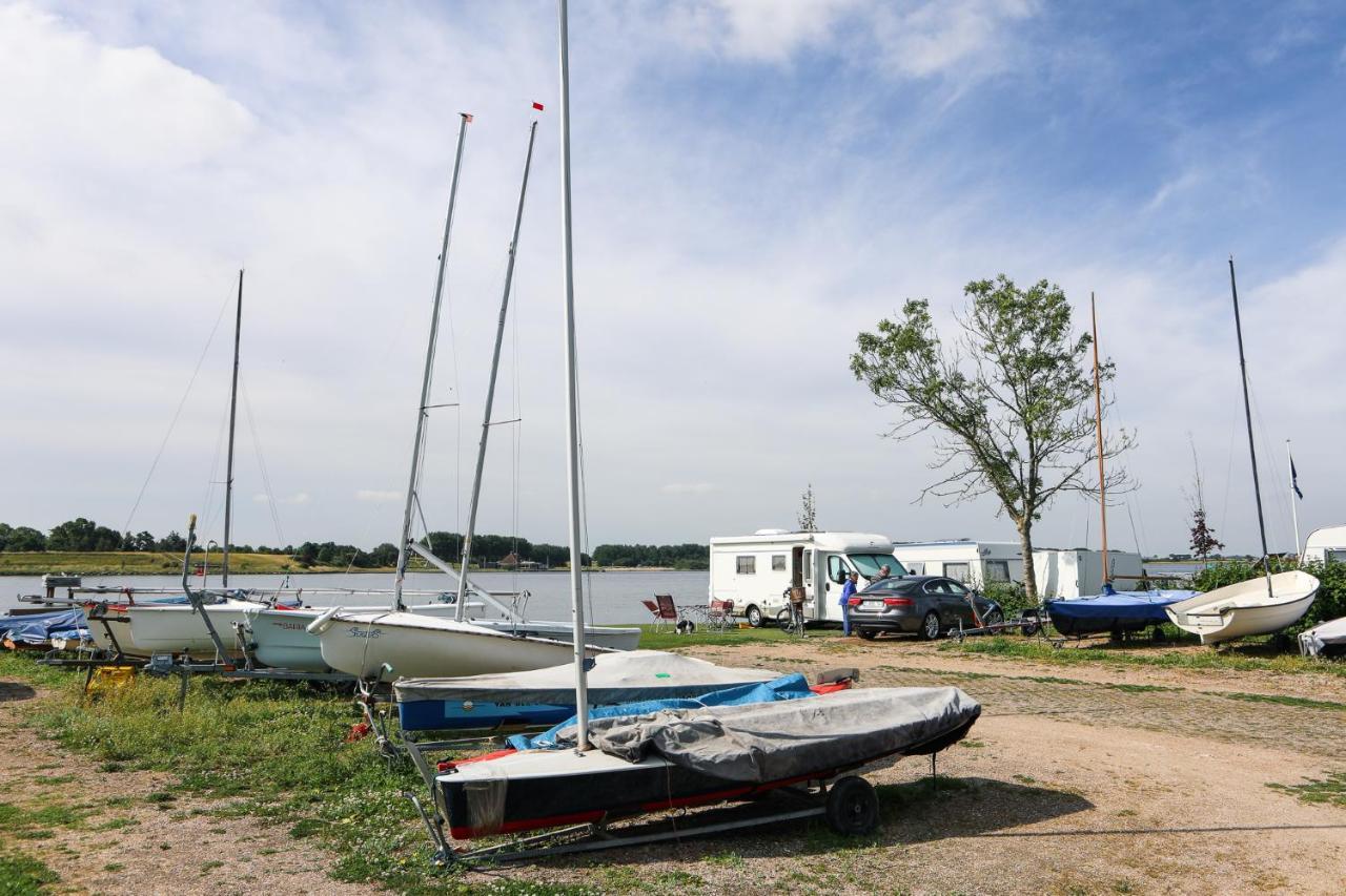 Chalet Op 5* Camping De Paardekreek Kortgene Exteriör bild