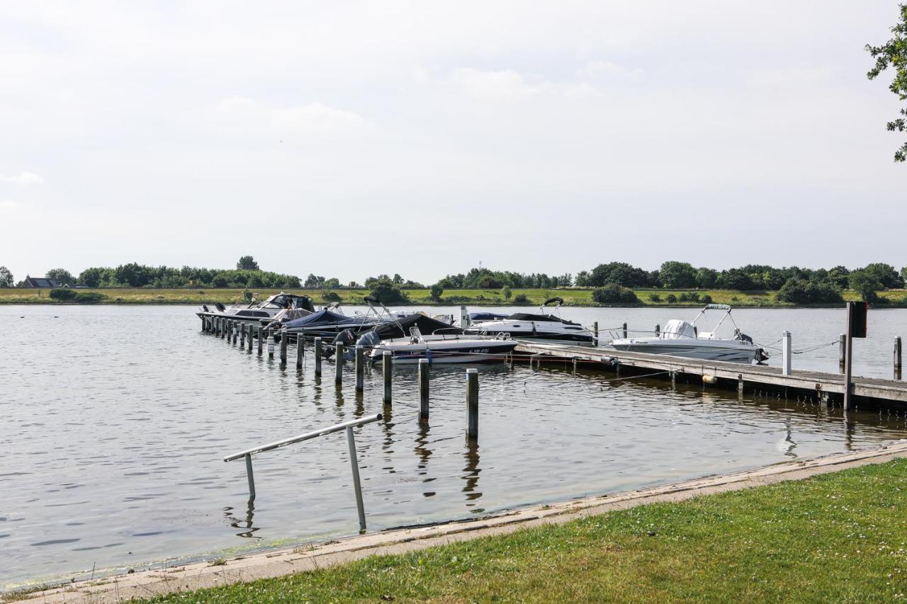 Chalet Op 5* Camping De Paardekreek Kortgene Exteriör bild