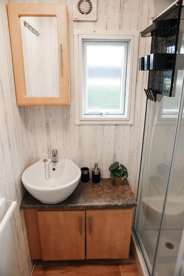 Chalet Op 5* Camping De Paardekreek Kortgene Exteriör bild